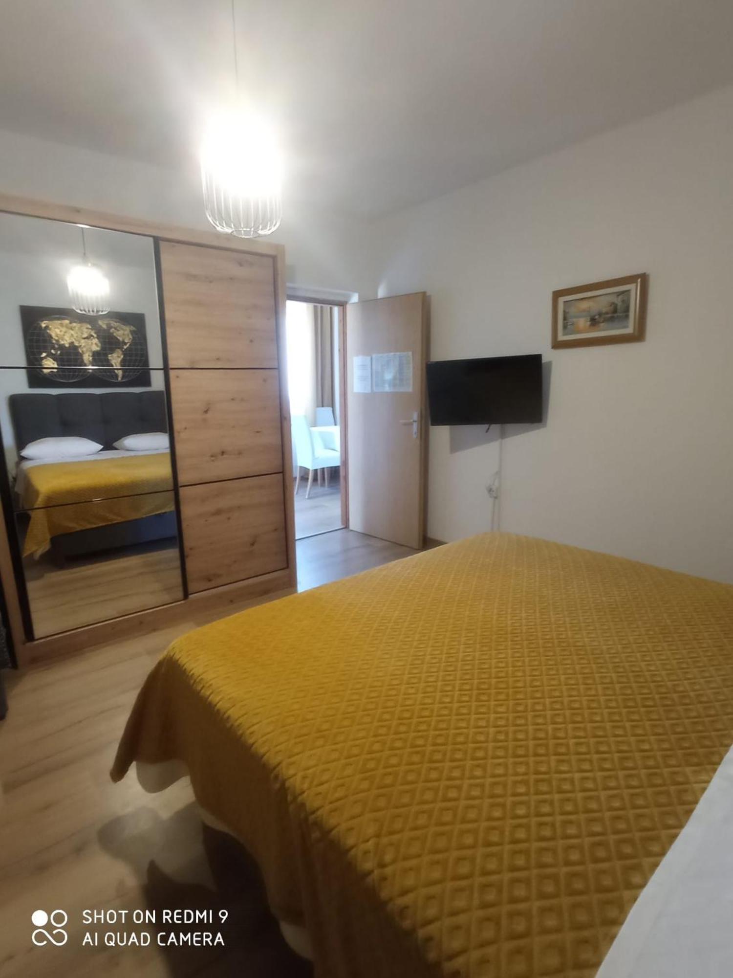 Apartmani Andelo, Tommy, Leon ビビニェ エクステリア 写真